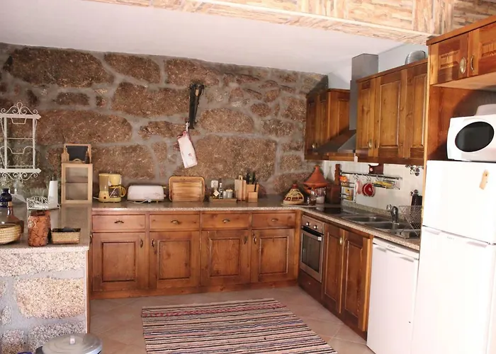 Casa Da Azenha بيت للعطل *